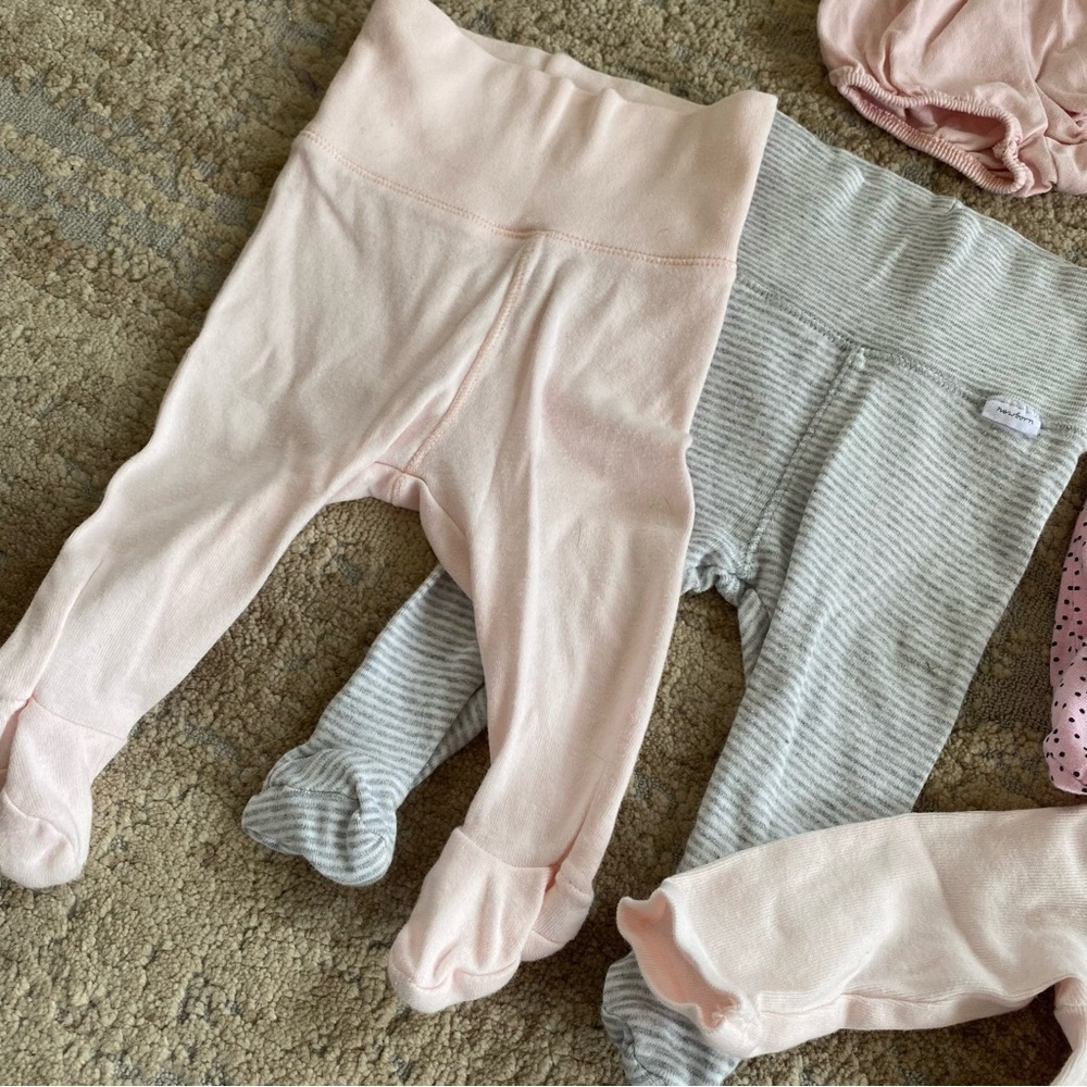 H&M/Disney/Carter’s Newborn Baby Girl Bundle of Onesies Footsie Bodysuits Pants - Picture 2 of 8